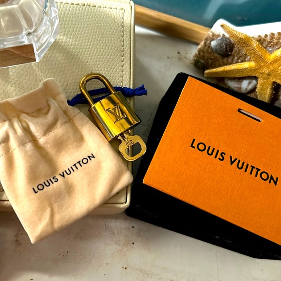 Louis Vuitton Accessories - LV #320 Lock & Key Set - with Pouch! - LOUIS VUITTON